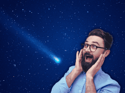 En estos momentos el cometa avanza vertiginosamente varios grados diarios por el cielo en dirección a la Osa Mayor, y pasará junto a ella a mediados de octubre. ESPECIAL / CANVA