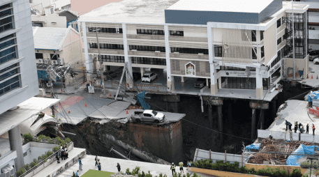 Expertos llevan años advirtiendo del hundimiento de Bangkok, en parte debido al terreno arcilloso sobre el que se asienta. EFE/EPA/R. Yongrit
