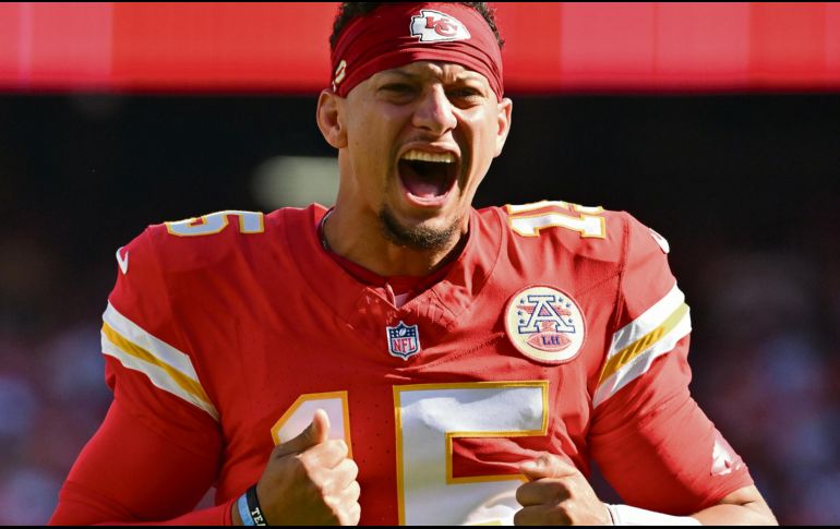 El mariscal de campo de Kansas lanzó para 270 yardas y cuatro touchdowns. AFP