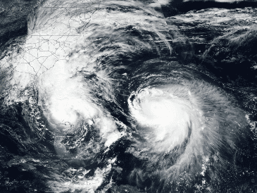 Esta imagen publicada por la NASA el día de ayer, muestra a la tormenta "Imelda", a la izquierda, y al huracán "Humberto", en el oceano Atlántico. AP / NASA