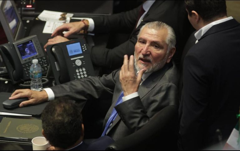 Adán Augusto López durante la sesión ordinaria en el Senado, donde reafirmó que no es una carga para el partido. SUN/C. Mejía