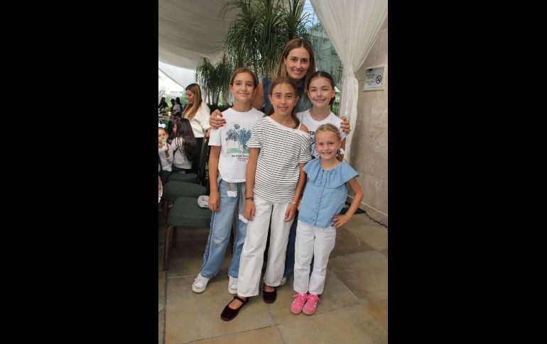 Sofía de la Torre, Pilar, Sofía, Alejandra y Natalia Urrea de la Torre. GENTE BIEN JALISCO / Revista del 3 de octubre 2025