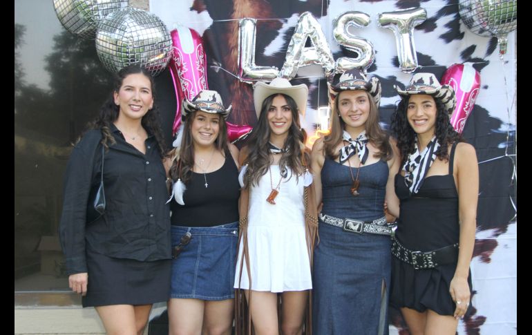 Mónica Valencia, Isabella Portilla, Natalia Chalita, Ileana Iza y Rossana Valencia. GENTE BIEN JALISCO / E. Escamilla