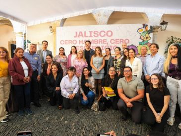 Gabriela Cárdenas y autoridades durante la reunión denominada "Jalisco Cero Hambre, Cero Desperdicio". EL INFORMADOR/J.ACOSTA
