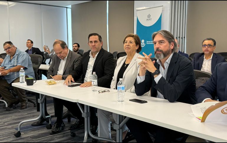 Representantes de 20 organismos industriales y empresariales de Jalisco se reunieron ayer con funcionarios del Gobierno del Estado para analizar el impacto del T-MEC, la reforma a las importaciones, carga arancelaria a exportaciones y reforma a Ley Aduanera. CORTESÍA