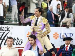 Diego San Román cortó dos orejas y salió en hombros por la puerta grande. CORTESÍA