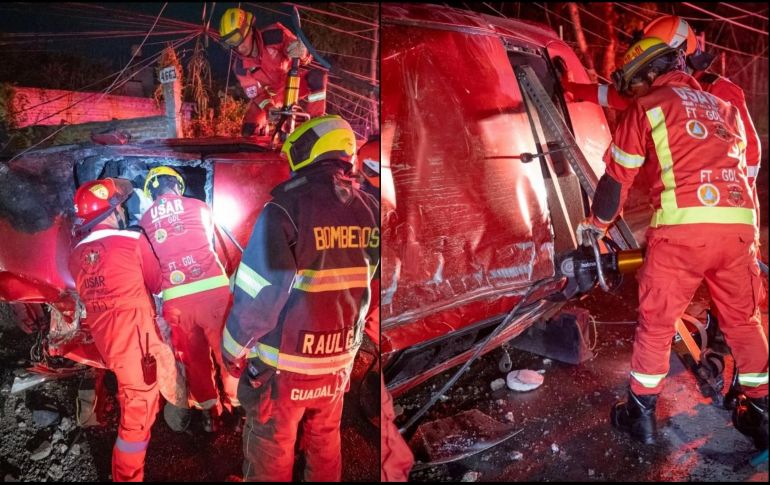 Oficiales de la base 4 y base 1 debieron implementar maniobras de extracción luego de que uno de los sujetos quedara prensado. ESPECIAL / FACEBOOK Protección Civil y Bomberos Gdl