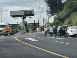 La manifestación y bloqueo de productores ha provocado una intensa fila de automóviles y retrasos hasta por más de siete horas. CORTESÍA/ Unidad Estatal de Protección Civil y Bomberos Jalisco