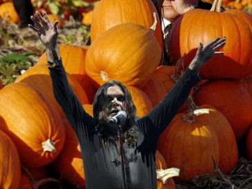Así luce el mural de calabazas que armaron para Ozzy Osbourne. AFP / EFE / ARCHIVO