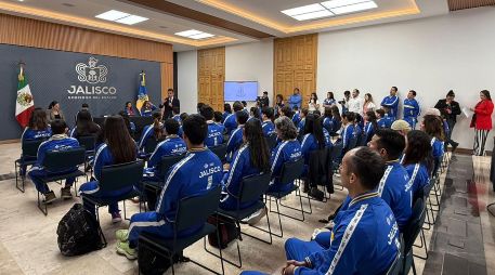 Pablo Lemus aprovechó el evento para dar a conocer que el siguiente año se construiría un Polideportivo en Puerto Vallarta. EL INFORMADOR / A. García