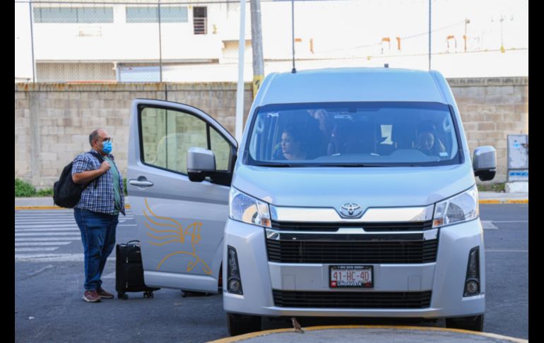 Los pasajeros pueden adquirir su ticket individual, con un costo de $150 pesos, en un módulo ubicado en la explanada de salidas nacionales. EL INFORMADOR/J. ACOSTA