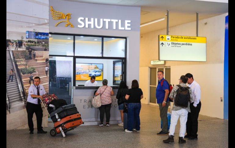 Los pasajeros pueden adquirir su ticket individual, con un costo de $150 pesos, en un módulo ubicado en la explanada de salidas nacionales. EL INFORMADOR/J. ACOSTA