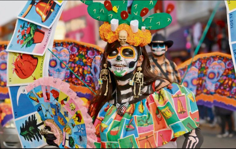 El desfile congrega a más de 15 mil personas en el Centro Histórico de Guadalajara. CORTESÍA