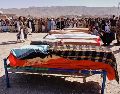 Víctimas de un ataque aéreo paquistaní, son enterradas en Paktika, Afganistán. AP/S. Mashaal