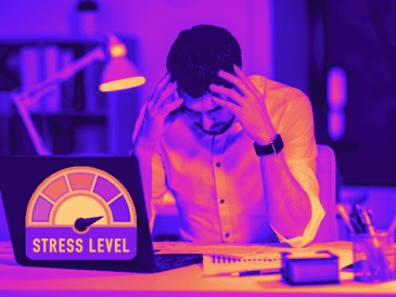 Disminución de la productividad, cometer errores, reportarse enfermo son algunos de los síntomas conductuales del estrés laboral. ESPECIAL / CANVA