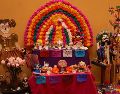 Muchos mexicanos ya se están preparando o ya colocaron sus altares para ofrecer ofrendas a sus seres queridos fallecidos. ESPECIAL / CANVA