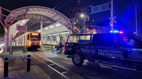 Actualmente personal especializado se encuentra realizando las maniobras necesarias para restablecer la circulación lo más pronto posible. ESPECIAL