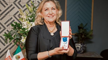 María Isabel Gómez Castellanos recibió, en nombre de su padre, el arquitecto José Manuel Gómez Vázquez Aldana, la Cruz de Caballero de la Orden del Mérito de la República de Polonia. EL INFORMADOR/ J. Acosta