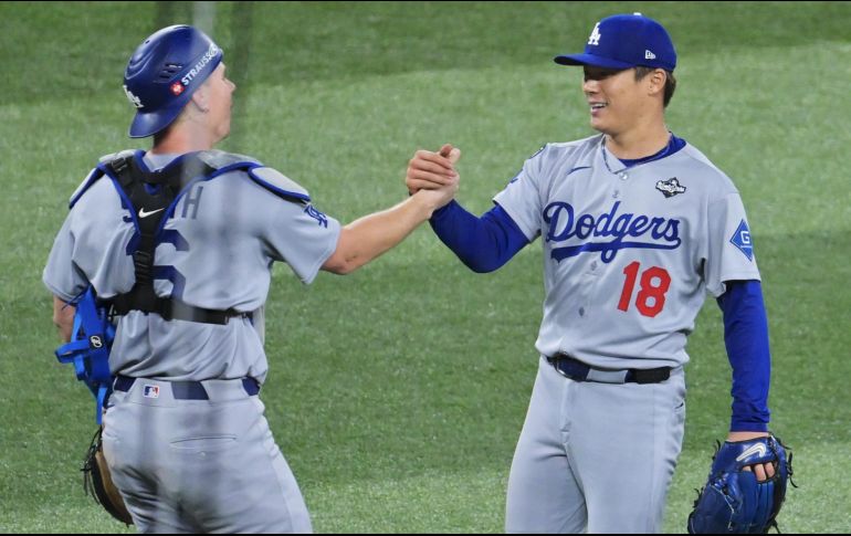 Yoshinobu Yamamoto brilló en el montículo este sábado al lanzar las nueve entradas del partido. EFE/ E. LIMA.