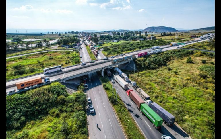 El cierre de la carretera fue declarado indefinido hasta obtener una respuesta favorable de las autoridades. EL INFORMADOR / A. Navarro
