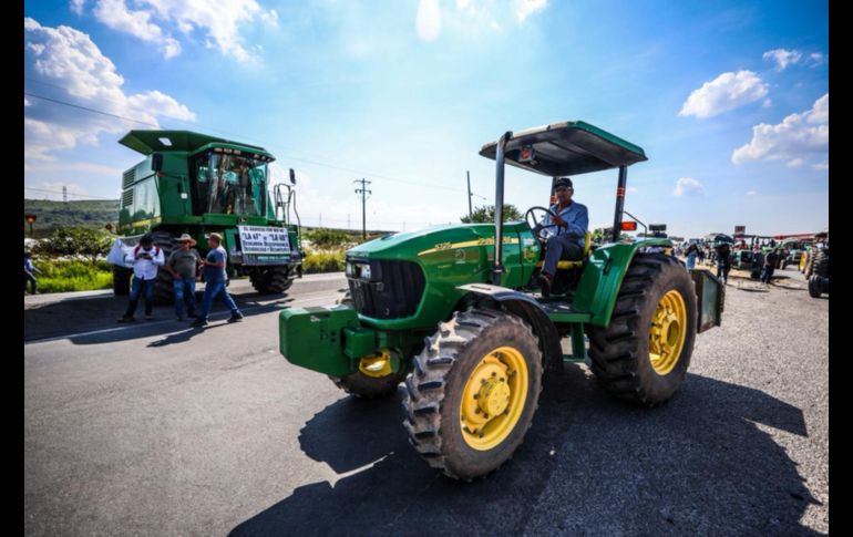 El cierre de la carretera fue declarado indefinido hasta obtener una respuesta favorable de las autoridades. EL INFORMADOR / A. Navarro