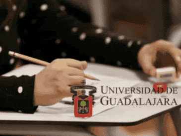 Ya falta poco para que te enteres si formarás parte de una de las mejores universidades. UDEG / Canva