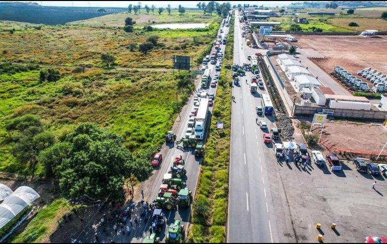 Bloqueo de los maiceros está por cumplir 20 horas. EL INFORMADOR / A. Navarro