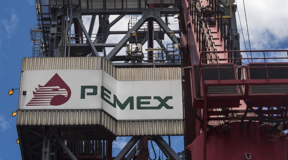 HR Ratings calcula para Pemex una producción promedio de crudo, incluyendo socios y condensados, de un millón 408 mil barriles diarios entre 2025 y 2027. AFP/Archivo