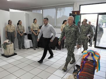 El secretario de Seguridad, durante su visita a Michoacán, anunció el refuerzo de medidas de seguridad para proteger a los productores de limón, ante las amenazas del crimen organizado. ESPECIAL