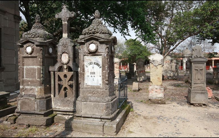 El panteón abre sus puertas a curiosos y turistas, con recorridos que muestran historia, arte y leyendas. EL INFORMADOR/ESPECIAL