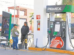 La caída en los permisos para nuevas gasolineras, el huachicol fiscal, las restricciones en el trasvase de combustible, topar el precio de la Magna y la saturación de las terminales, están afectando el suministro. EL INFORMADOR/J. Acosta