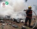 El incendio fue controlado con agua a presión. ESPECIAL / FACBOOK Protección Civil y Bomberos Zapopan
