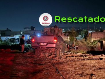 El lugar quedó a resguardo de la Policía Vial Jalisco a la espera de la llegada de una grúa para la extracción de la camioneta. ESPECIAL / FACEBOOK Protección Civil y Bomberos de Zapopan