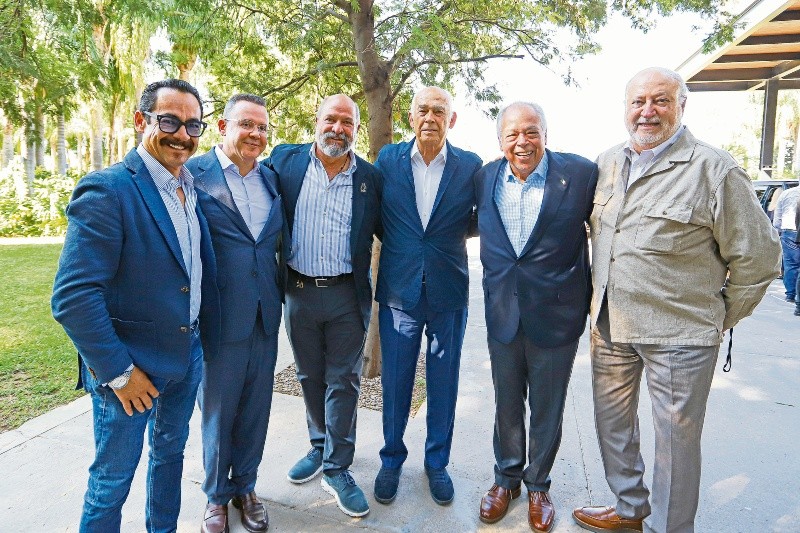  Más que una bebida, el tequila es emblema de la mexicanidad y fuente económico de desarrollo económico para el país.