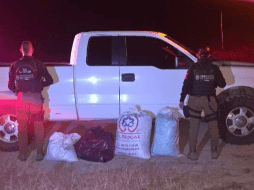 Policía Estatal de Caminos, desplegados en Talpa de Allende, localizaron y aseguraron una camioneta abandonada, con aparente reporte de robo. ESPECIAL/ SECRETARÍA DE SEGURIDAD DEL ESTADO