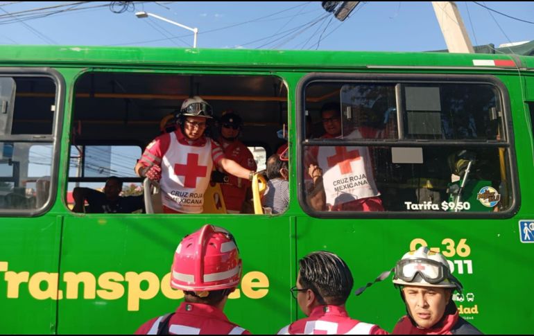 Desde el momento en el que se reportó el percance vial se activó el servicio de urgencias. CORTESÍA