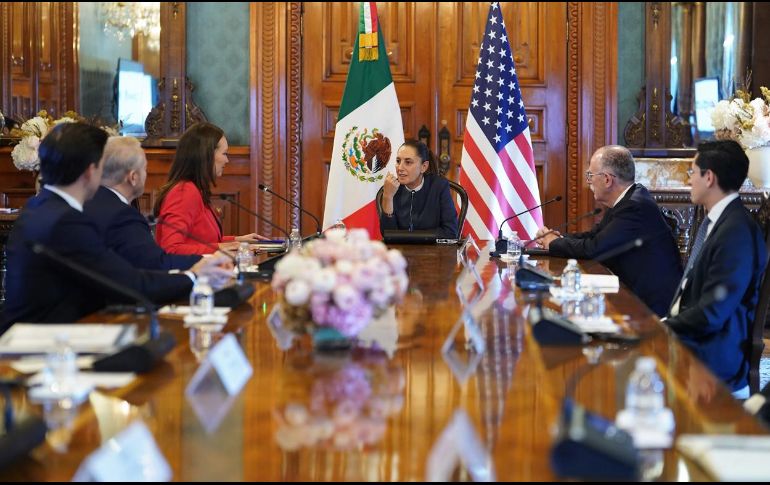 Sheinbaum recibió a la secretaria del Departamento de Agricultura de Estados Unidos, Brooke Rollins, en el Palacio Nacional. EFE/Presidencia de México