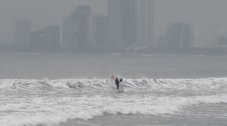 Las autoridades vietnamitas han ordenado la evacuación de unas 300 mil personas y han movilizado a unos 200 mil efectivos del Ejército. EFE / EPA / T. Dat