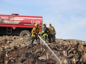 En total participaron 22 elementos de la dependencia municipal, con cinco pipas de agua y tres camionetas tipo pick up. ESPECIAL