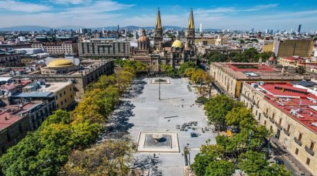 El funcionario explicó que el estacionamiento de la plaza se encuentra prácticamente terminado y que actualmente se trabaja en labores finales de pintura, colocación de luminarias y habilitación de rampas. EL INFORMADOR/A. Navarro