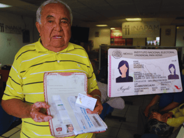 La tarjeta del Inapam ofrece múltiples beneficios en salud, transporte, cultura y alimentación a quienes tienen 60 años o más. EL INFORMADOR / ARCHIVO