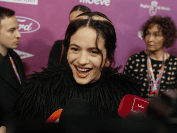 La edición digital de "LUX" de Rosalía está compuesta por 15 temas y las de CD y vinilo llegan a 18 canciones. EFE / ARCHIVO