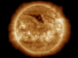 La tormenta geomagnética azotó a la Tierra esta semana pero su corazón pasó por el planeta el pasado miércoles lo que elevó el nivel de alerta hasta el G4 severa. EFE/GOES/SWPC-NOAA