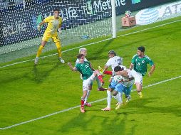 El partido,tosco y lleno de roces, evidenció el nivel de exigencia que México enfrentará en el Mundial. IMAGO 7