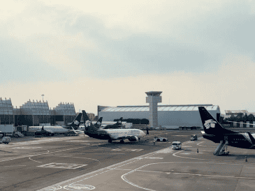 Un analista del sector de aviación destacó que Aeroméxico redujo sus operaciones nacionales en el AICM, mientras que aumentó las internacionales. X / @AICM_mx