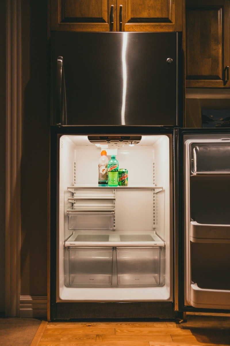 La temperatura ambiente y la ventilación del entorno son factores que influyen en que el refrigerador funcione de manera eficiente. UNSPLASH /  E. MCLEAN