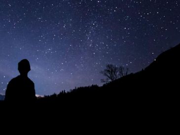 Esta condición brinda una oscuridad casi absoluta, perfecta para contemplar estrellas y fenómenos astronómicos. UNSPLASH.