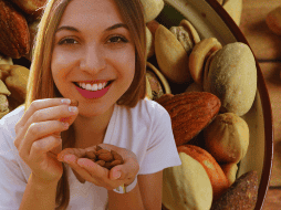 Casos de enfermedades como salmonelosis y brotes de hepatitis A han sido vinculados al consumo de frutos secos contaminados. ESPECIAL / CANVA