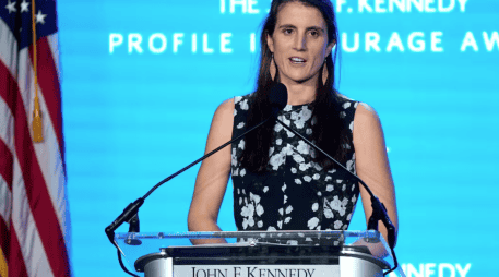 Tatiana Schlossberg, hija de Caroline Kennedy y Edwin Schlossberg en la Librería Presidencial y Museo John F. Kennedy en Boston, el 29 de octubre de 2023. AP / ARCHIVO