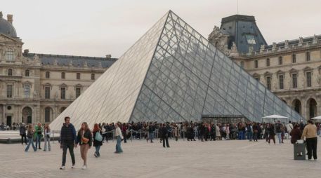 De acuerdo con las autoridades parisinas, fueron arrestados dos hombres y dos mujeres. EFE/E. Sapiña Manchado